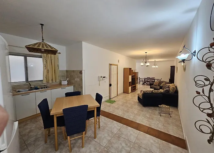 Three Bedroom Apartment In Qawra